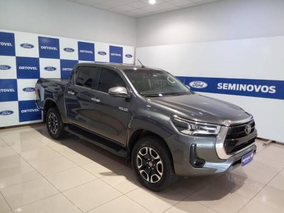 TOYOTA HILUX 2.8 D-4D TURBO DIESEL CD SRX 4X4 AUTOMÁTICO
